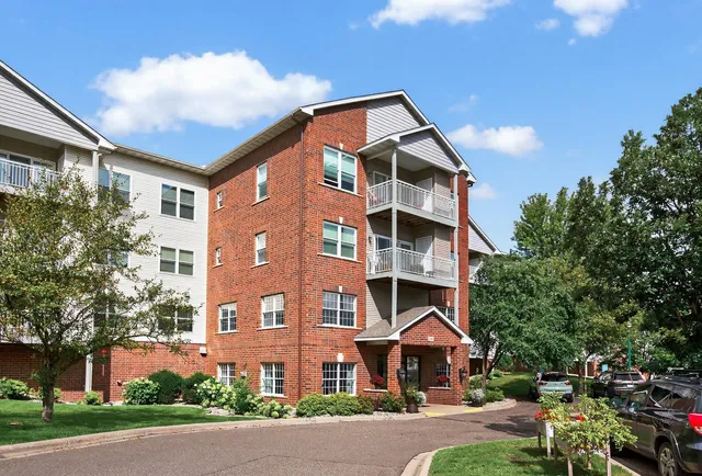 $215,000 | 2231 North Penn Place, Unit 120, North St. Paul, MN 55109