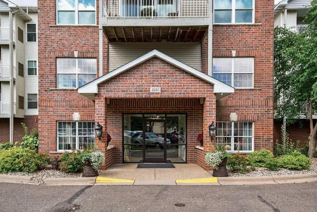 $215,000 | 2231 North Penn Place, Unit 120, North St. Paul, MN 55109