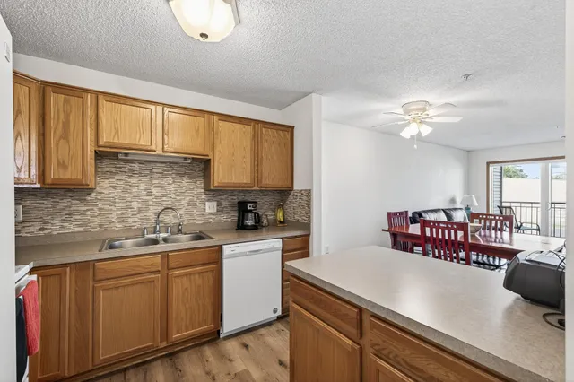 $215,000 | 2231 North Penn Place, Unit 120, North St. Paul, MN 55109