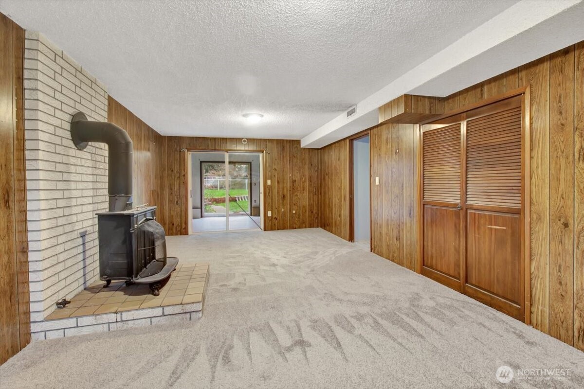 7313 228th Street Southwest Mountlake Terrace, WA 98043 - Photo 25 of 34 a view of a livingroom with a patio