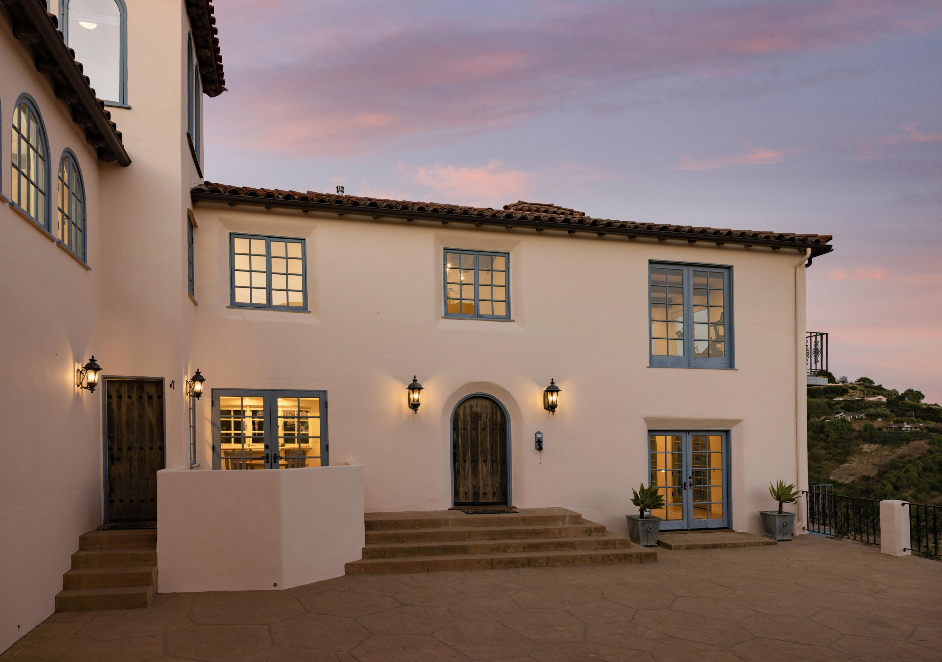 1230 Northridge Road Santa Barbara, CA 93105 - Photo 29 of 36 a house view with a garden space