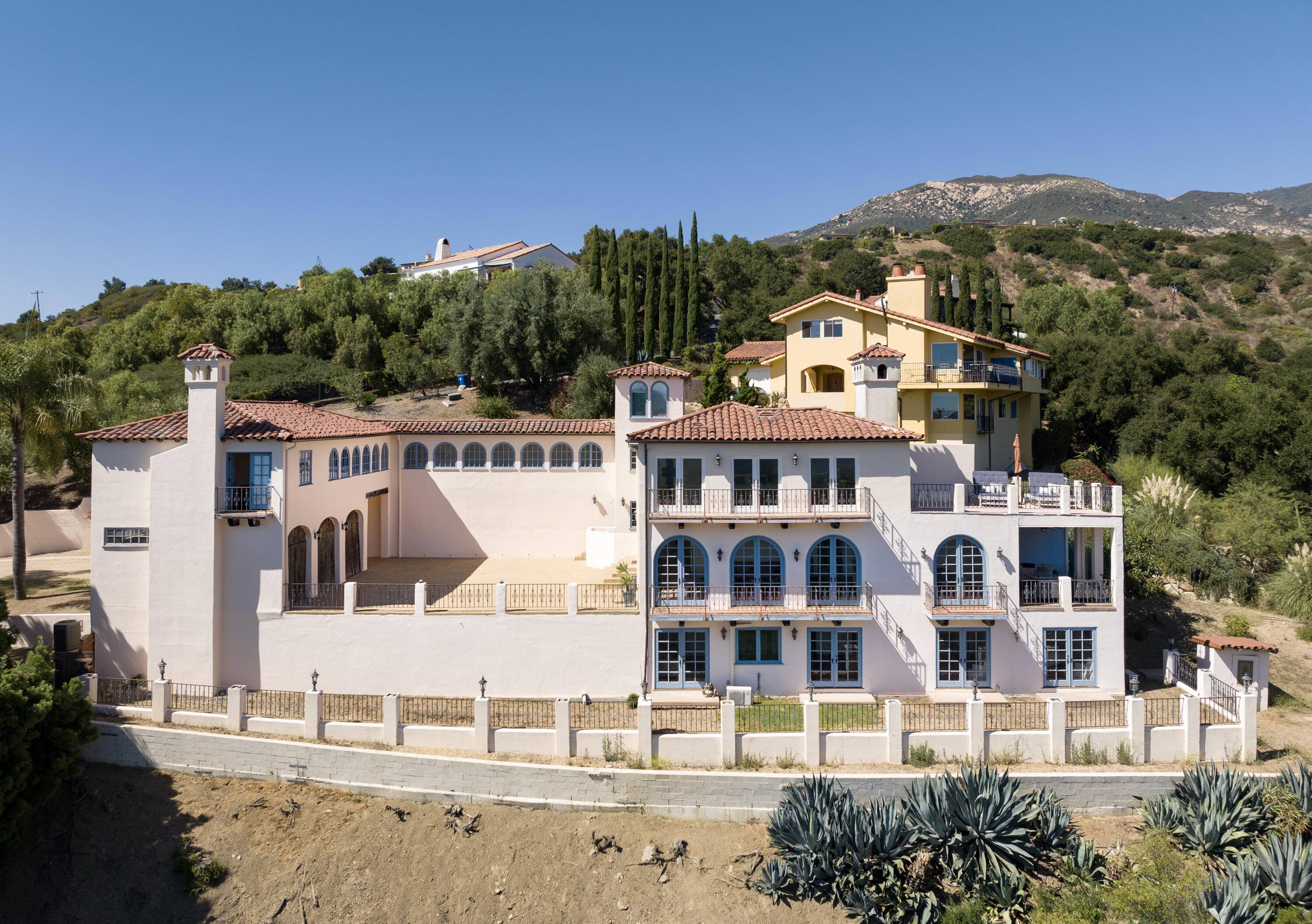 1230 Northridge Road Santa Barbara, CA 93105 - Photo 35 of 36 front view of a large building