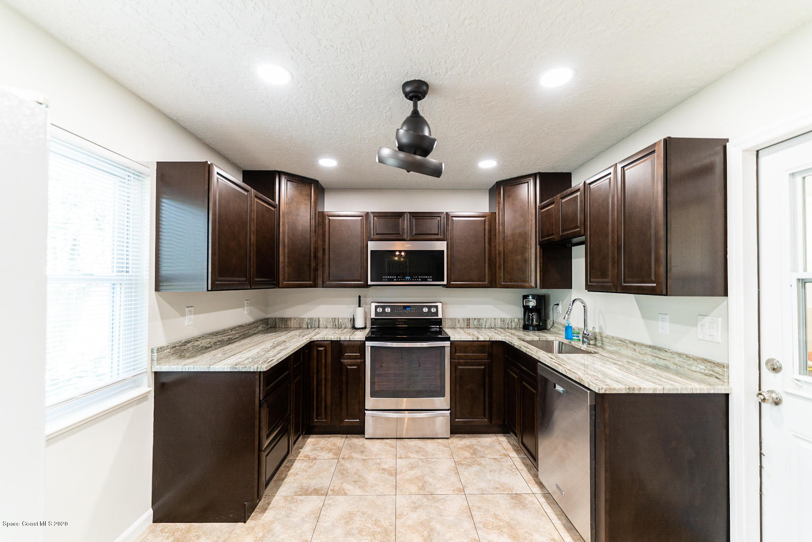 149 Virginia Road West Melbourne, FL 32904 - Photo 4 of 18 DSC09393