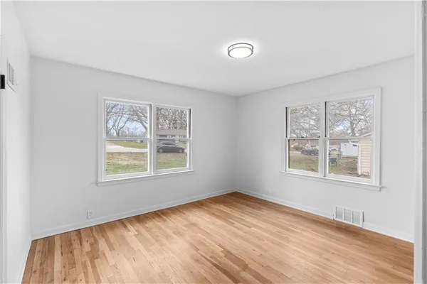 $285,000 | 915 South Trail Ridge Drive, Independence, MO 64050