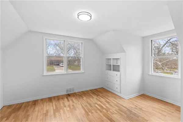 $285,000 | 915 South Trail Ridge Drive, Independence, MO 64050