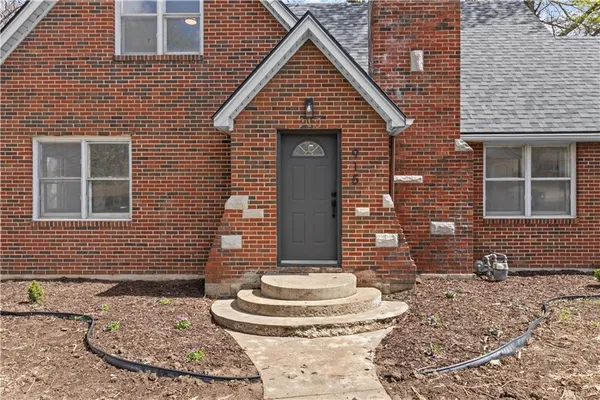 $285,000 | 915 South Trail Ridge Drive, Independence, MO 64050