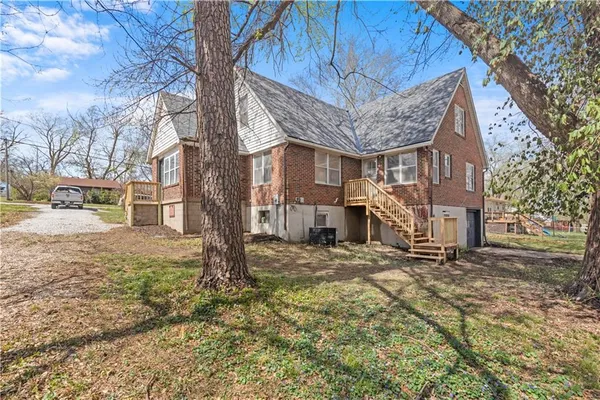 $285,000 | 915 South Trail Ridge Drive, Independence, MO 64050