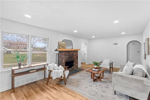 $285,000 | 915 South Trail Ridge Drive, Independence, MO 64050