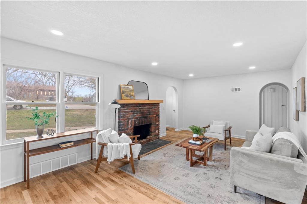 915 South Trail Ridge Drive Independence, MO 64050 - Photo 3 of 28