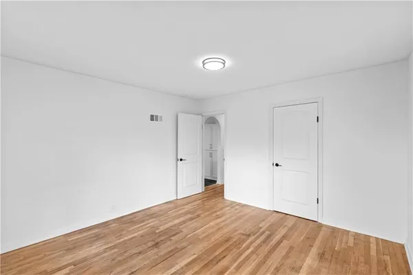 $285,000 | 915 South Trail Ridge Drive, Independence, MO 64050