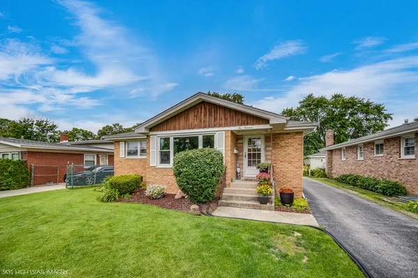 $255,000 | 514 East 164th Place, South Holland, IL 60473