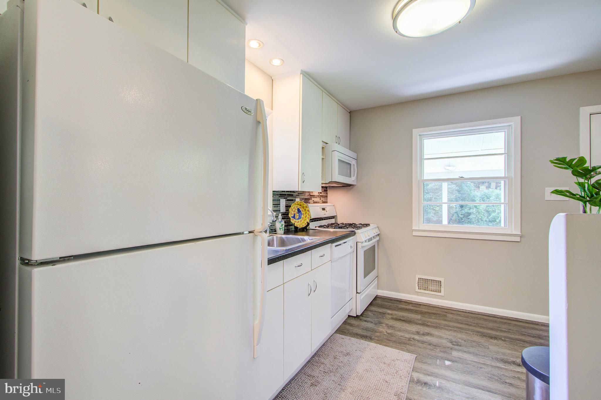 1011 Gilbert Road Rockville, MD 20851 - Photo 15 of 35 Big Windows, New Appliances & New Flooring