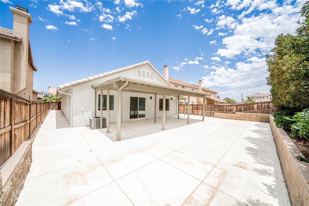 13645 Summit View Street Hesperia, CA 92344 - Photo 27 of 33