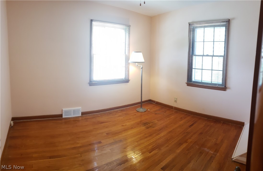 3012 Ripley Road Cleveland, OH 44120 - Photo 16 of 34