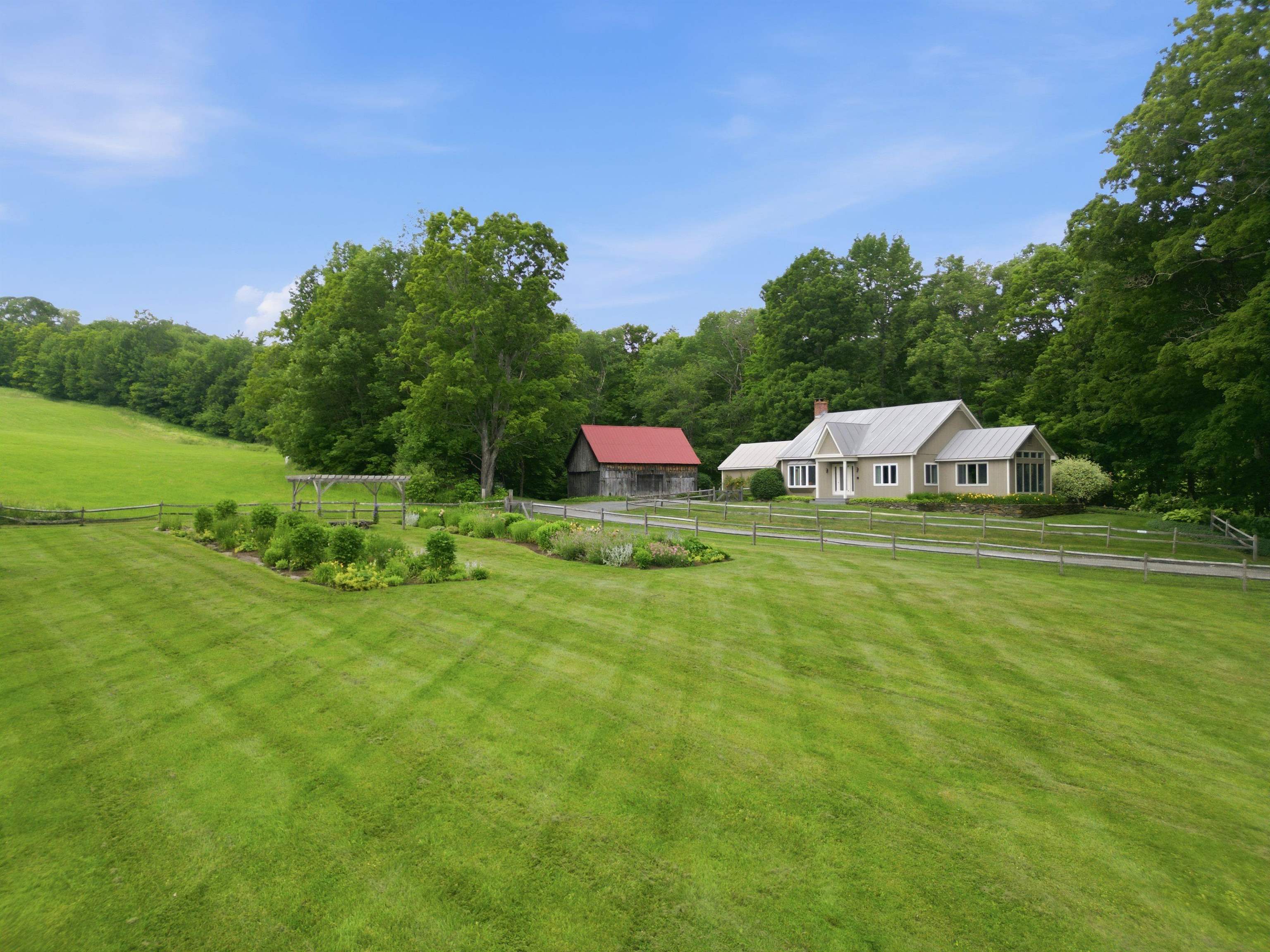 472 Green Gate Road Barnard, VT 05091 - Photo 4 of 58 Gallery Image 4