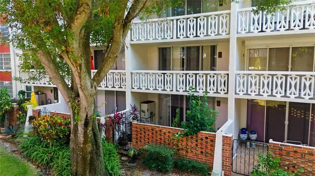 $1,250 | 2630 Pearce Drive, Unit 208, Clearwater, FL 33764