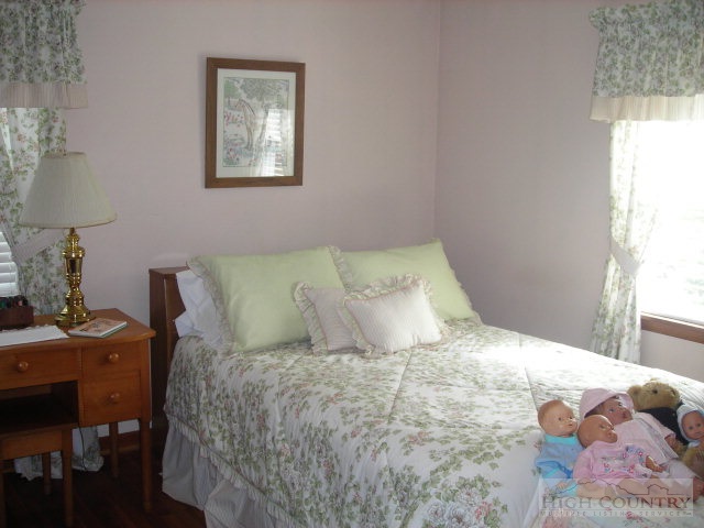356 Ransom Street Blowing Rock, NC 28605 - Photo 4 of 8 Gallery Image 4