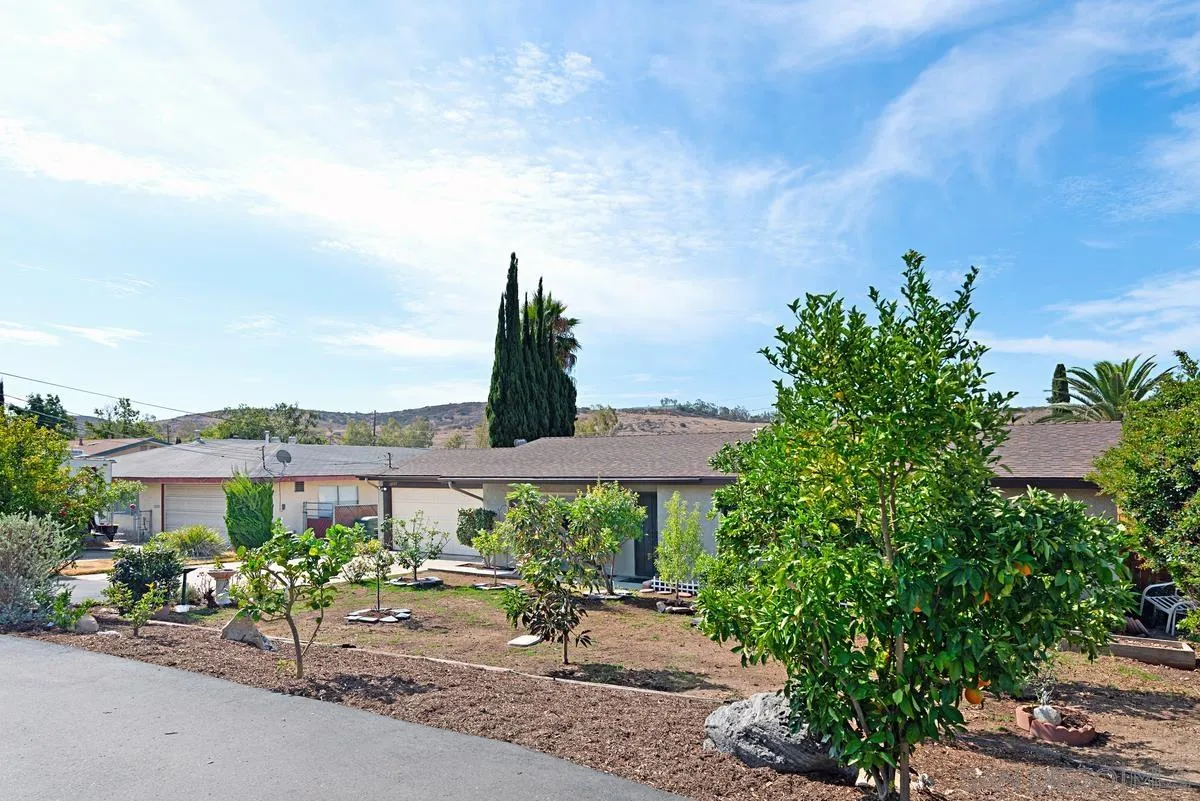 12715 Roca Grande Drive Poway, CA 92064 - Photo 3 of 25 Gallery Image 3