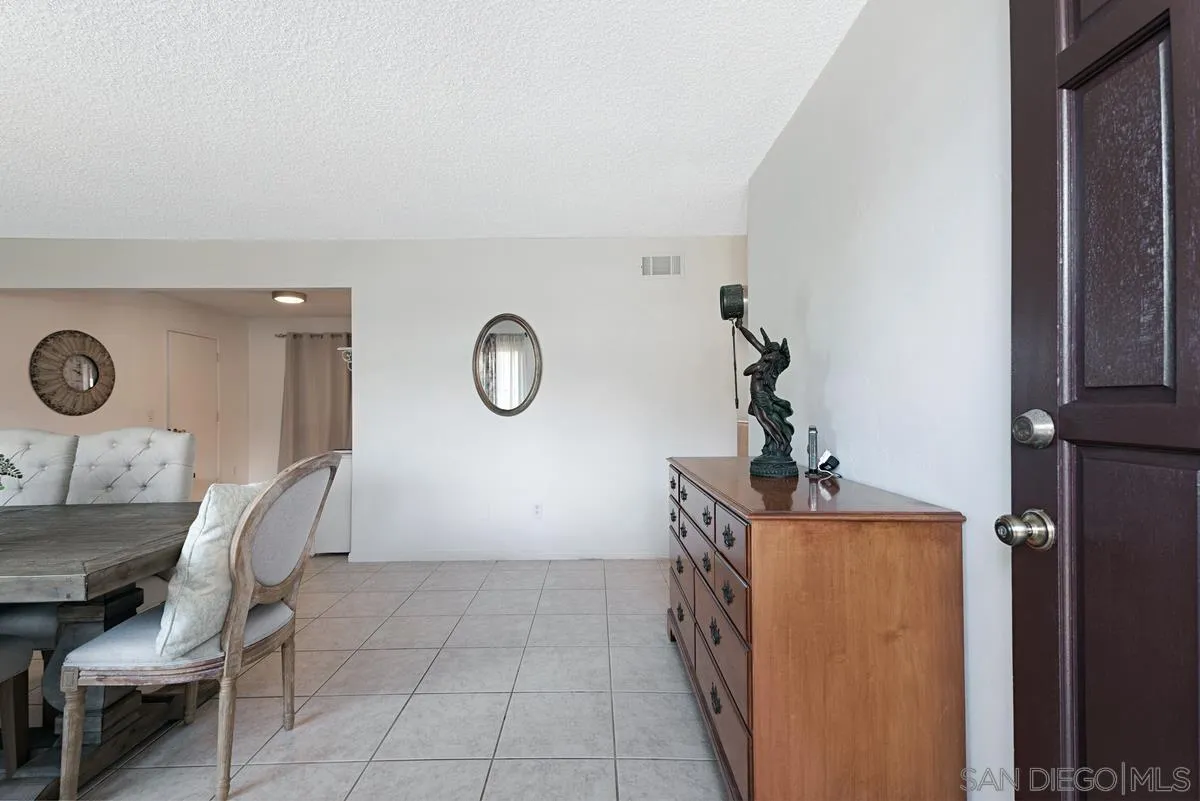 12715 Roca Grande Drive Poway, CA 92064 - Photo 5 of 25 Gallery Image 5