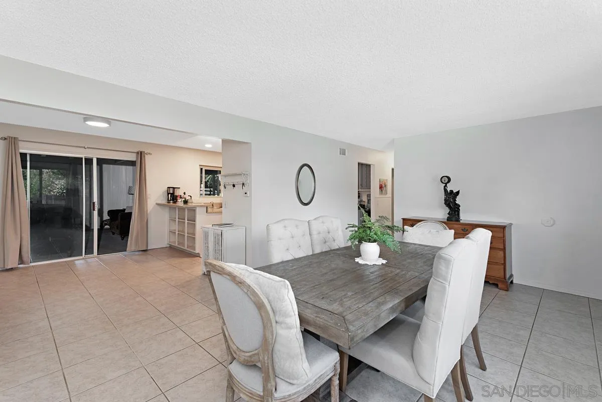 12715 Roca Grande Drive Poway, CA 92064 - Photo 7 of 25 Gallery Image 7