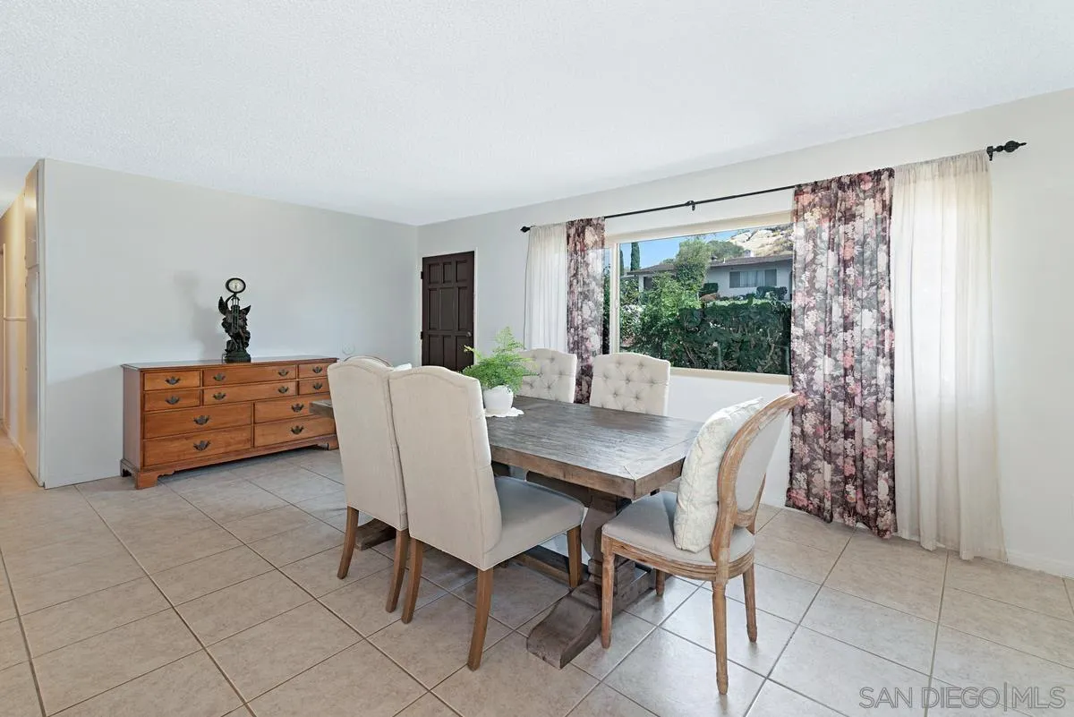 12715 Roca Grande Drive Poway, CA 92064 - Photo 8 of 25 Gallery Image 8