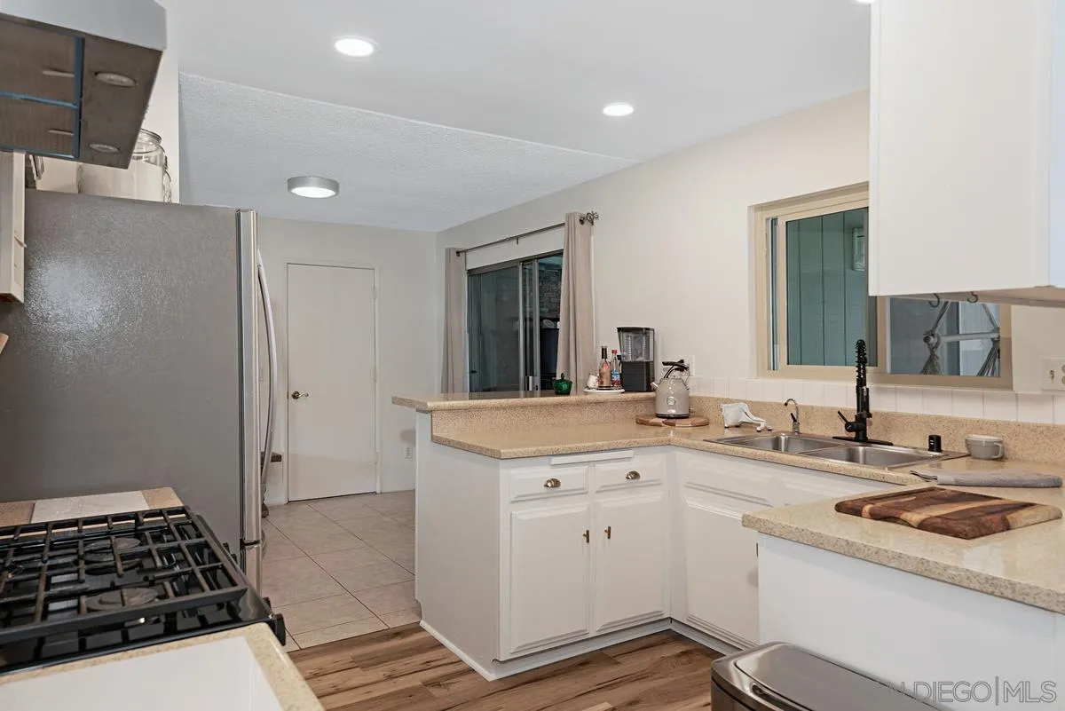 12715 Roca Grande Drive Poway, CA 92064 - Photo 9 of 25 Gallery Image 9