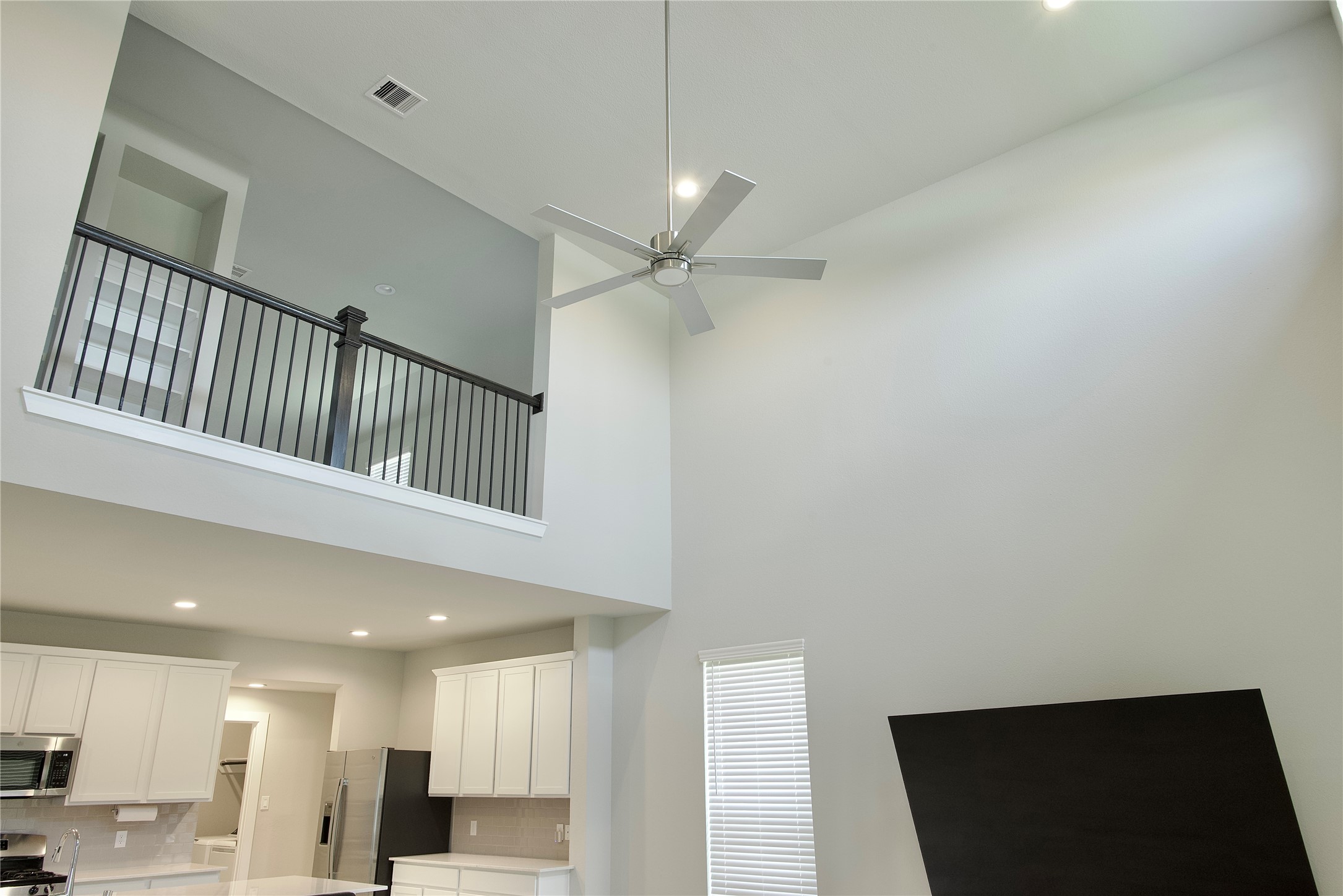3207 Tilley Drive Rosenberg, TX 77471 - Photo 14 of 43 a view of a hallway with a window