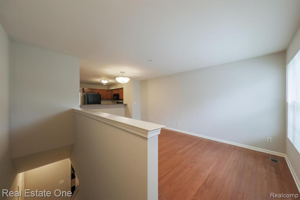 1099 Beaver Run, Unit 76 Troy, MI 48083 - Photo 4 of 28