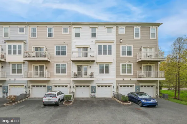 $2,995 | 308 Orchard Ridge Drive, Unit 308, Gaithersburg, MD 20878