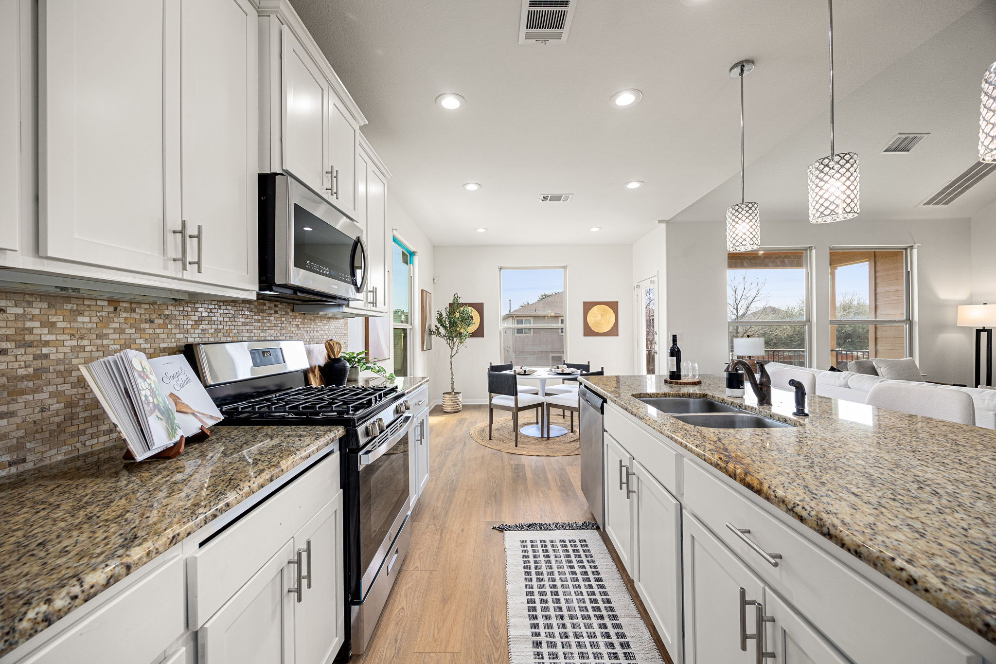 304 Santa Maria Street Georgetown, TX 78628 - Photo 9 of 40