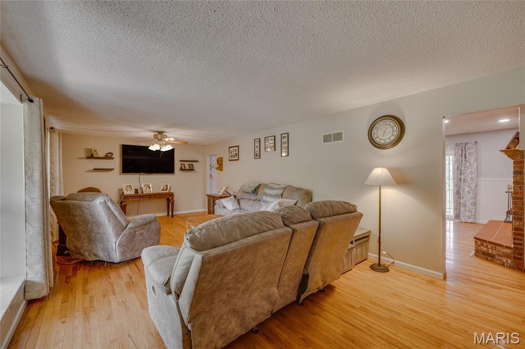 3327 Burton Road Farmington, MO 63640 - Photo 6 of 35