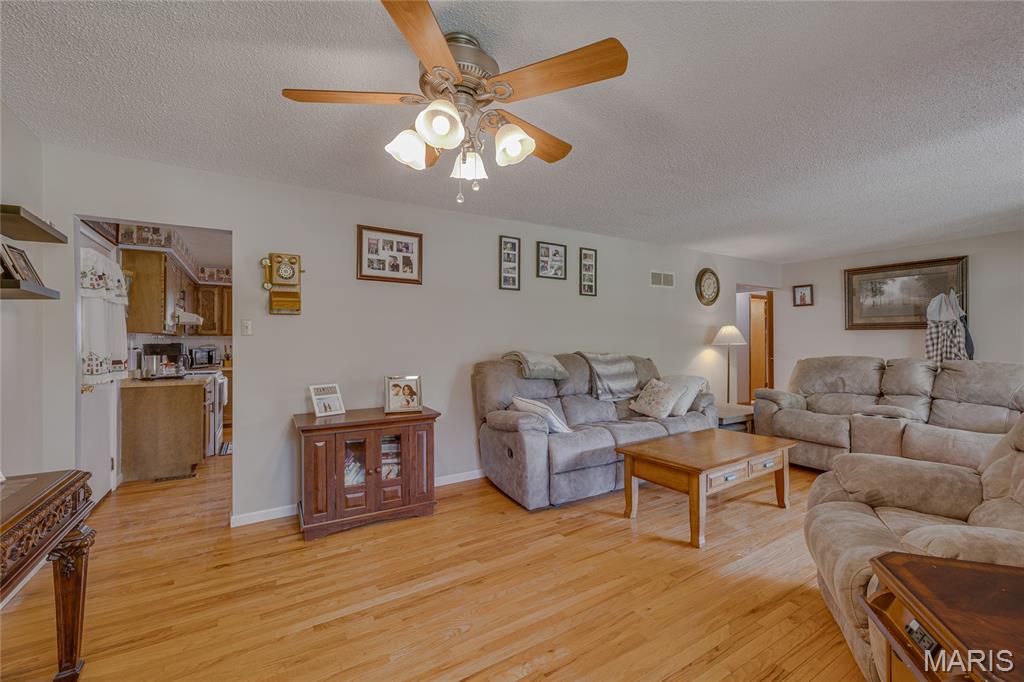 3327 Burton Road Farmington, MO 63640 - Photo 7 of 35