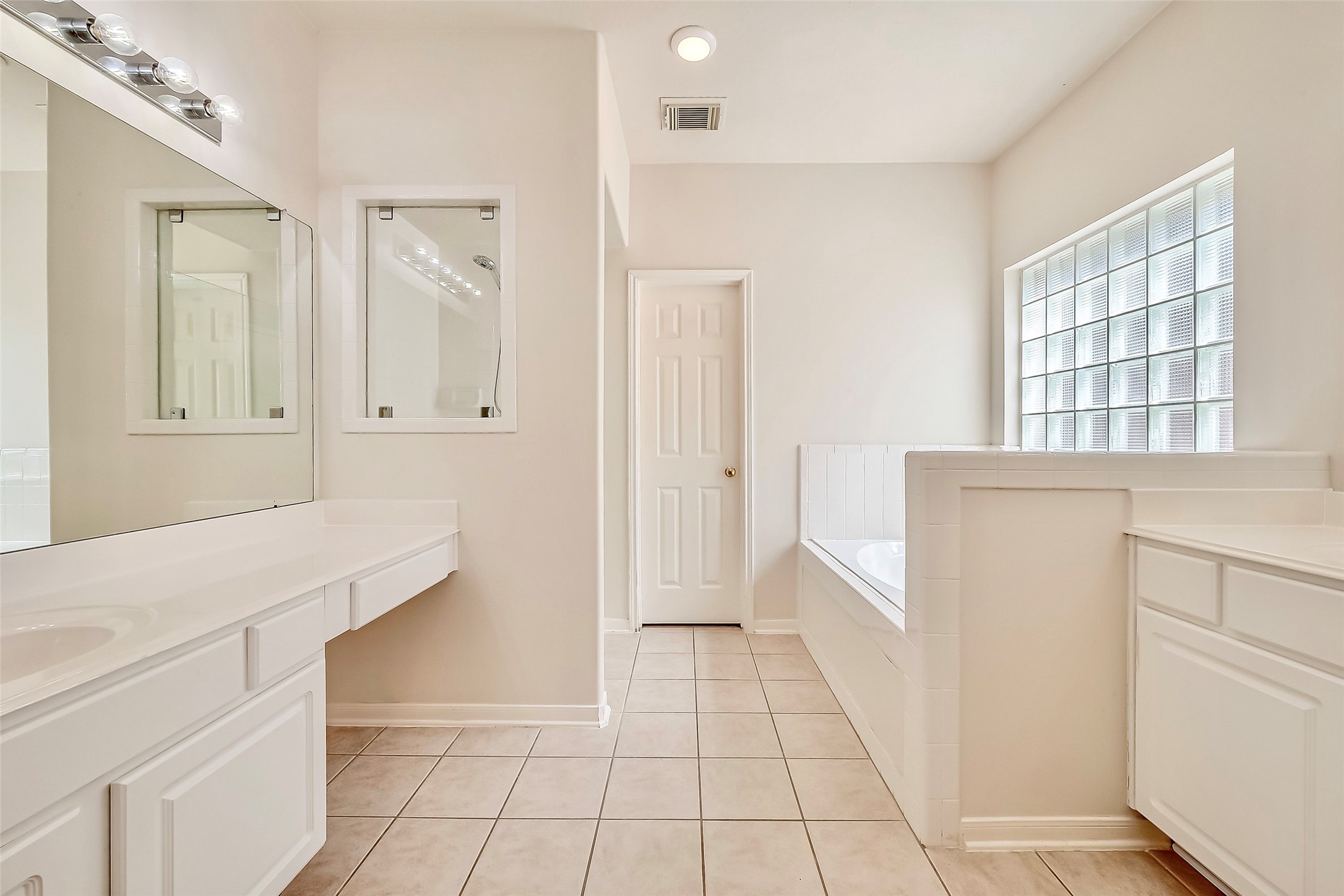 5506 Flower Grove Court Rosharon, TX 77583 - Photo 18 of 30 Primary Bathroom view 2