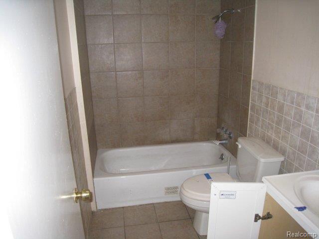 231 Bert Lane Inkster, MI 48141 - Photo 4 of 5 Bathroom