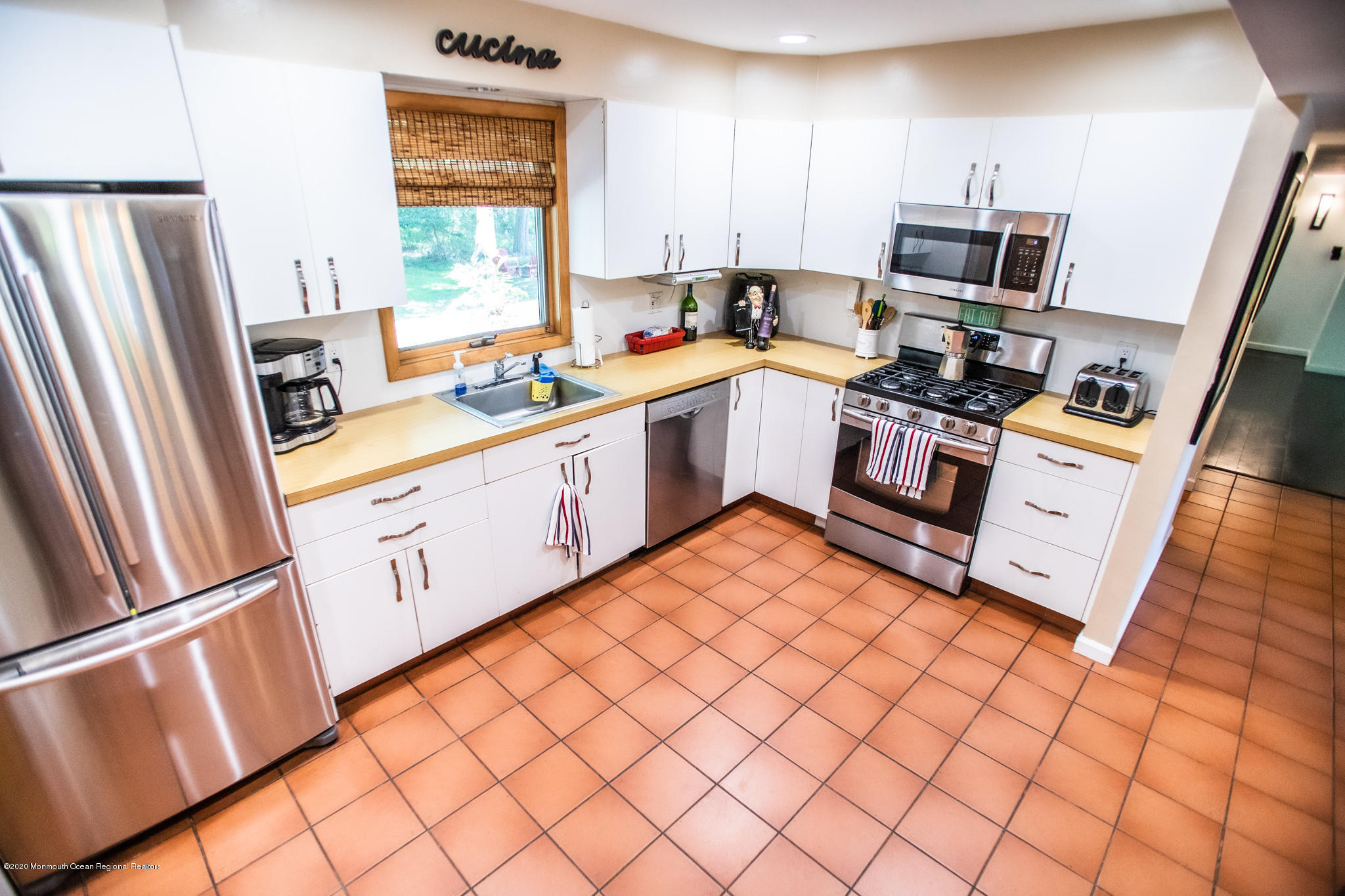 8 Robinson Road Morganville, NJ 07751 - Photo 11 of 39 9