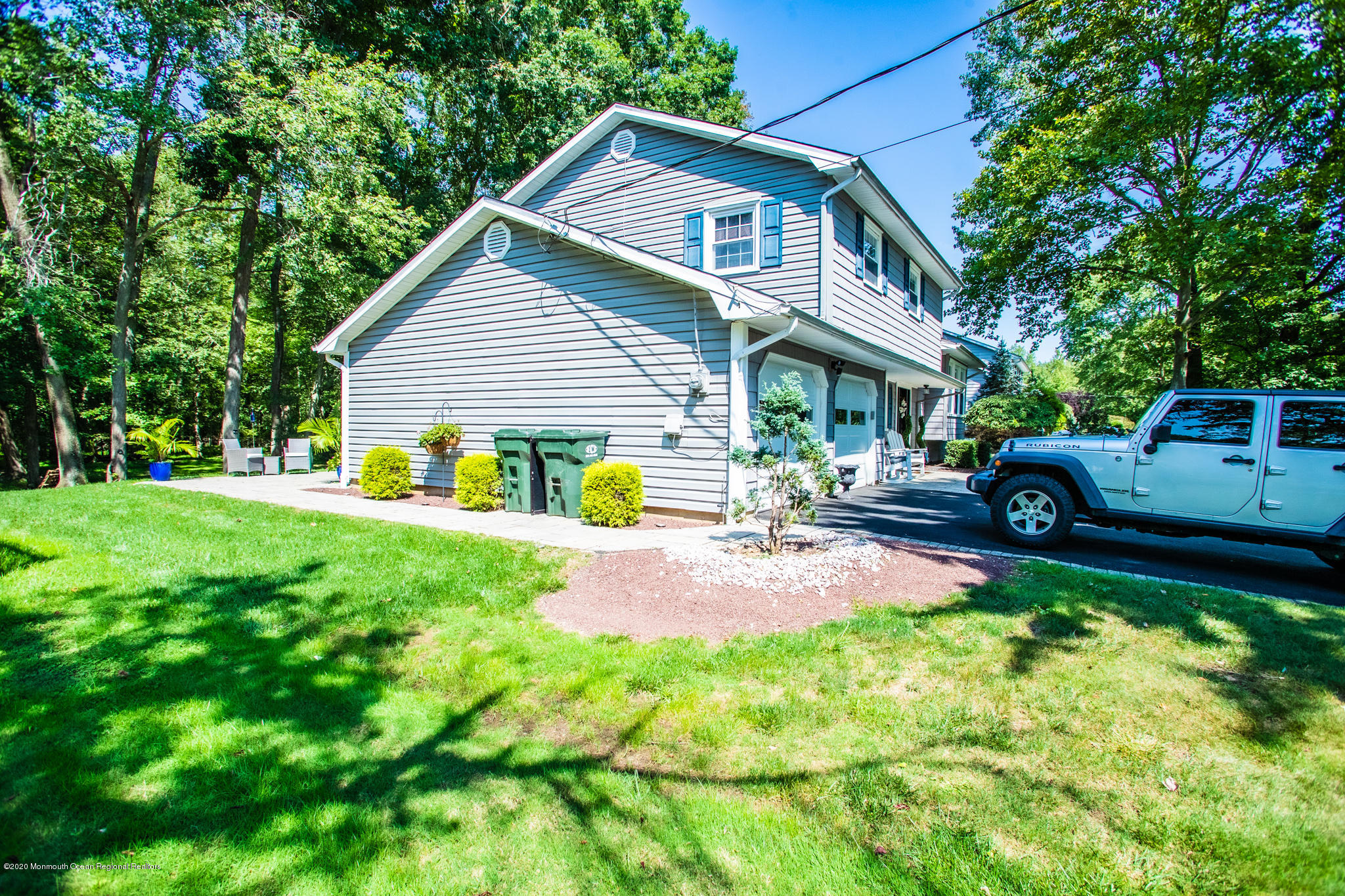 8 Robinson Road Morganville, NJ 07751 - Photo 3 of 39 3