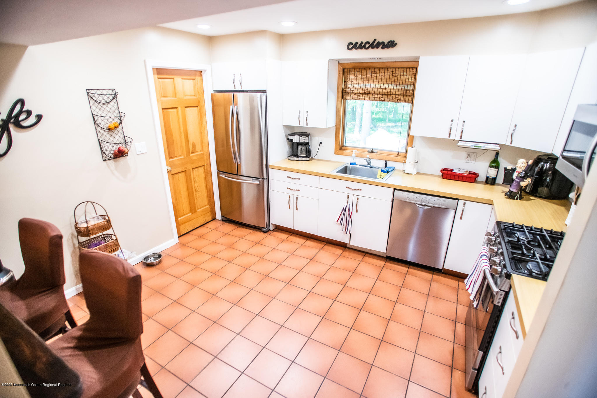 8 Robinson Road Morganville, NJ 07751 - Photo 10 of 39 8