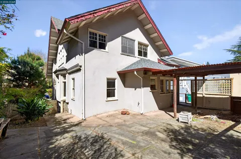 a view of utility room