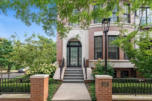 $2,985,000 | 615 West Brown Street, Birmingham, MI 48009