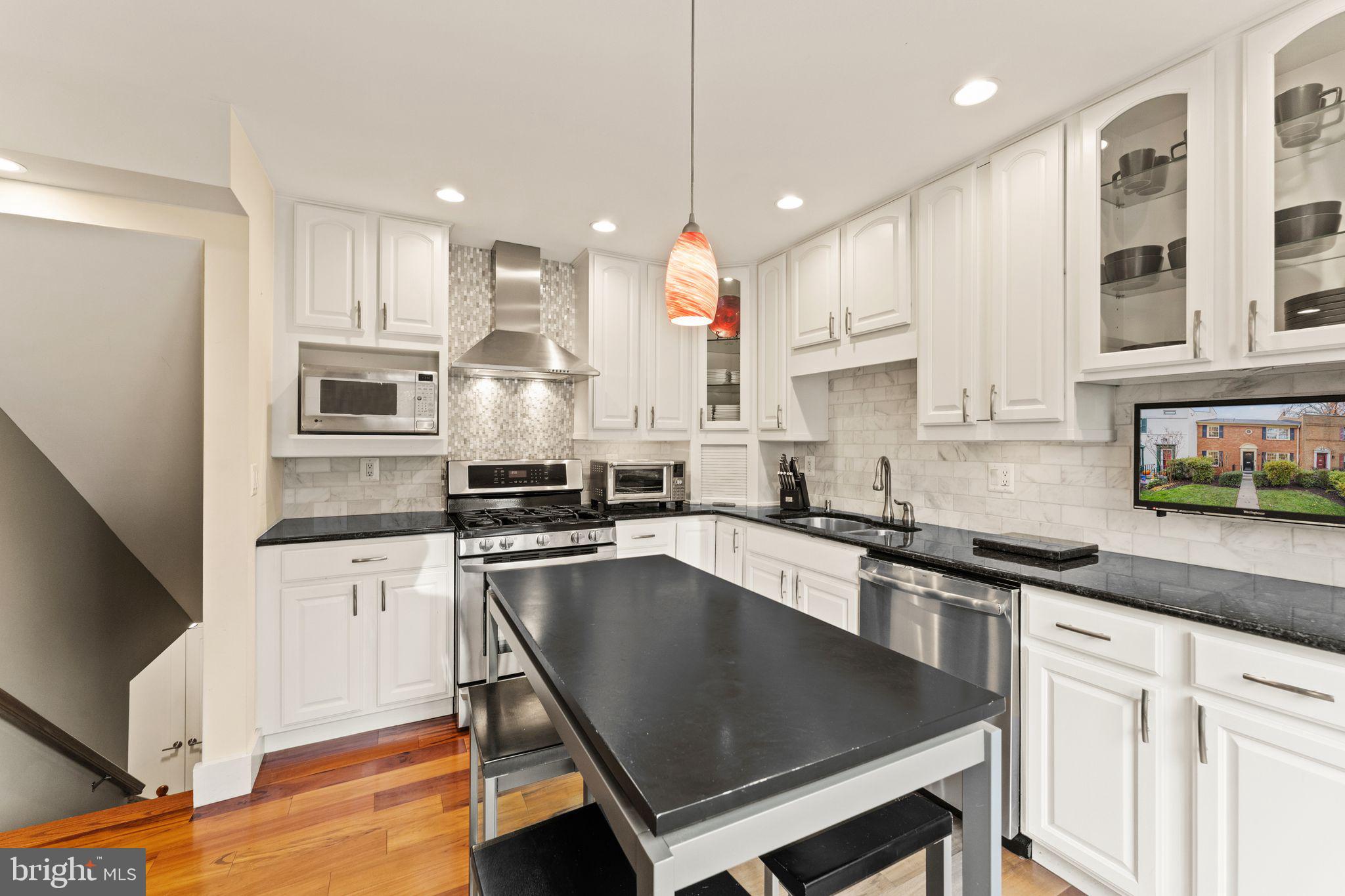 1803 Wainwright Drive Reston, VA 20190 - Photo 14 of 61 Kitchen