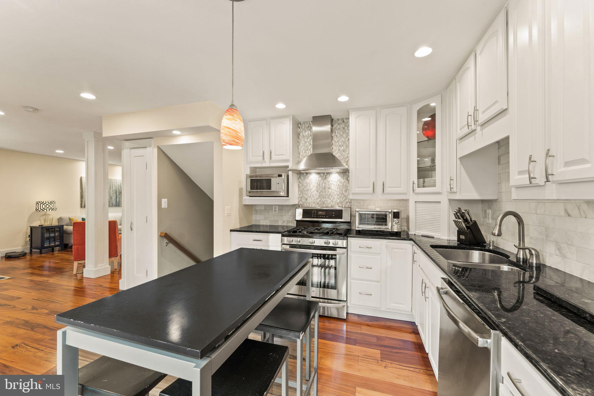 1803 Wainwright Drive Reston, VA 20190 - Photo 15 of 61 Kitchen