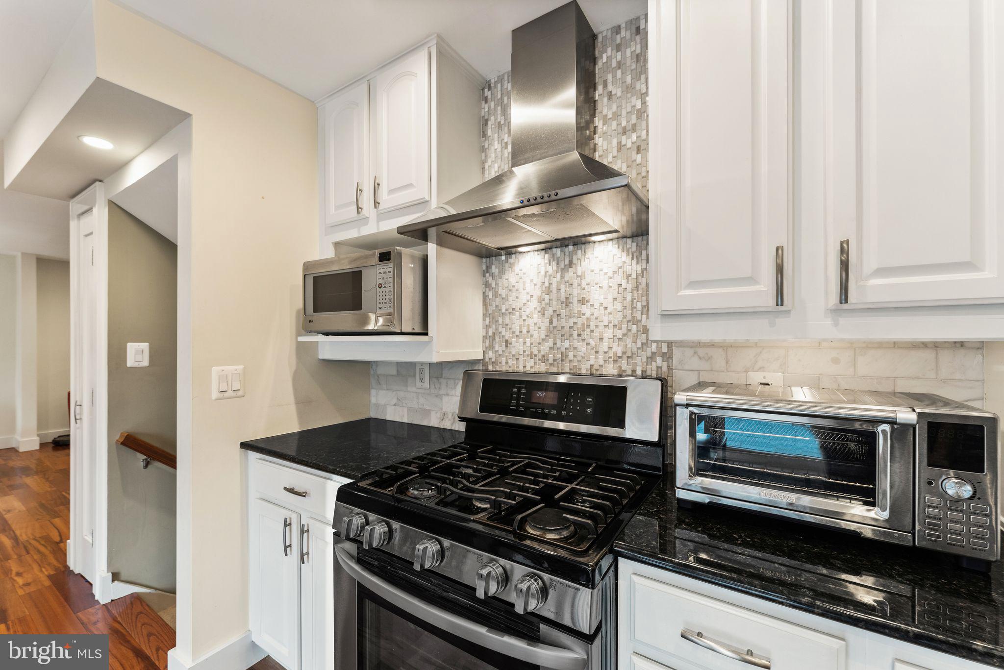 1803 Wainwright Drive Reston, VA 20190 - Photo 16 of 61 Kitchen