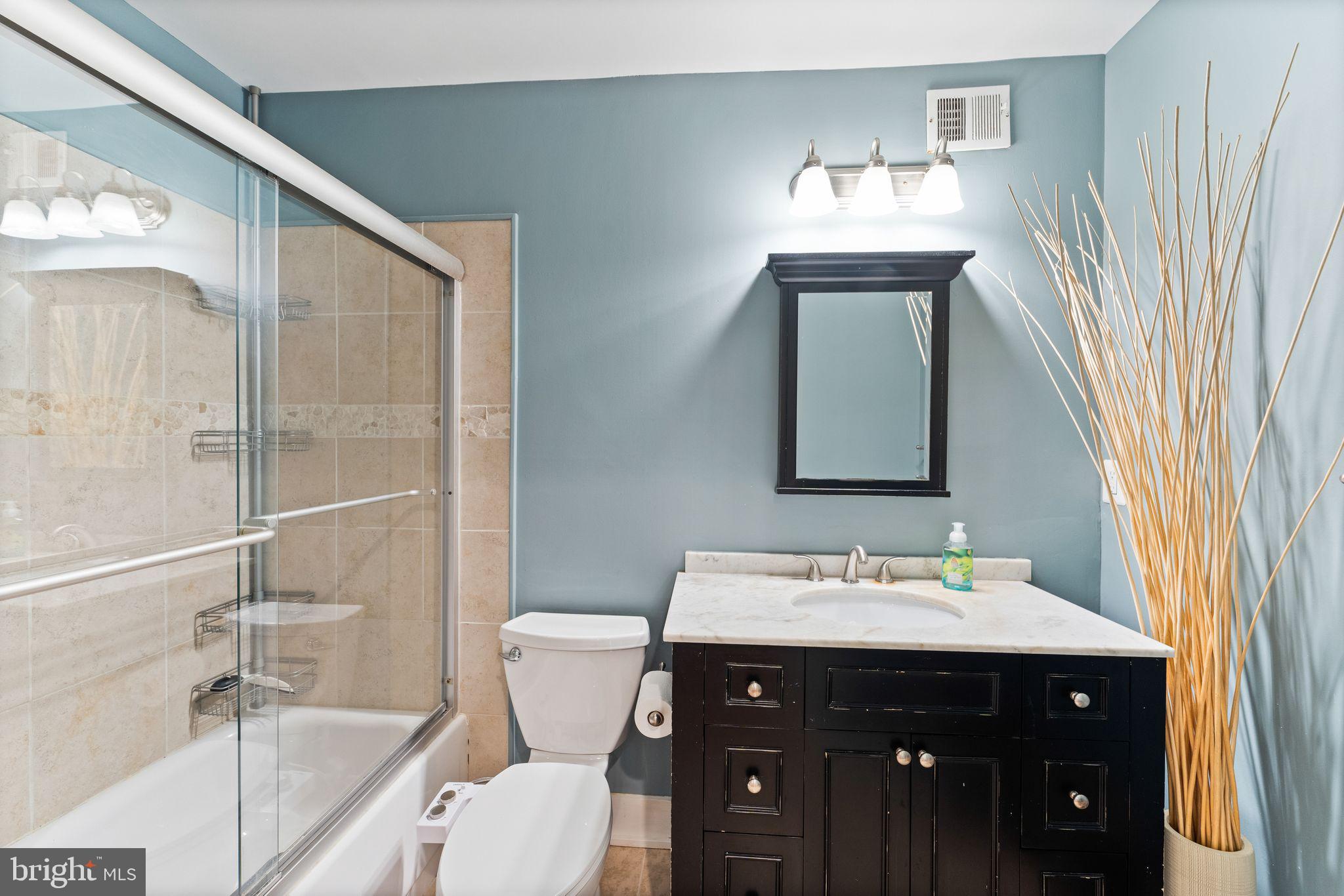 1803 Wainwright Drive Reston, VA 20190 - Photo 38 of 61 Shared hallway bathroom