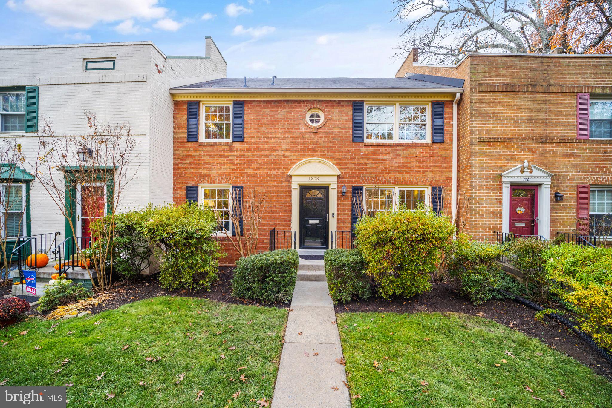 1803 Wainwright Drive Reston, VA 20190 - Photo 4 of 61 Exterior Front