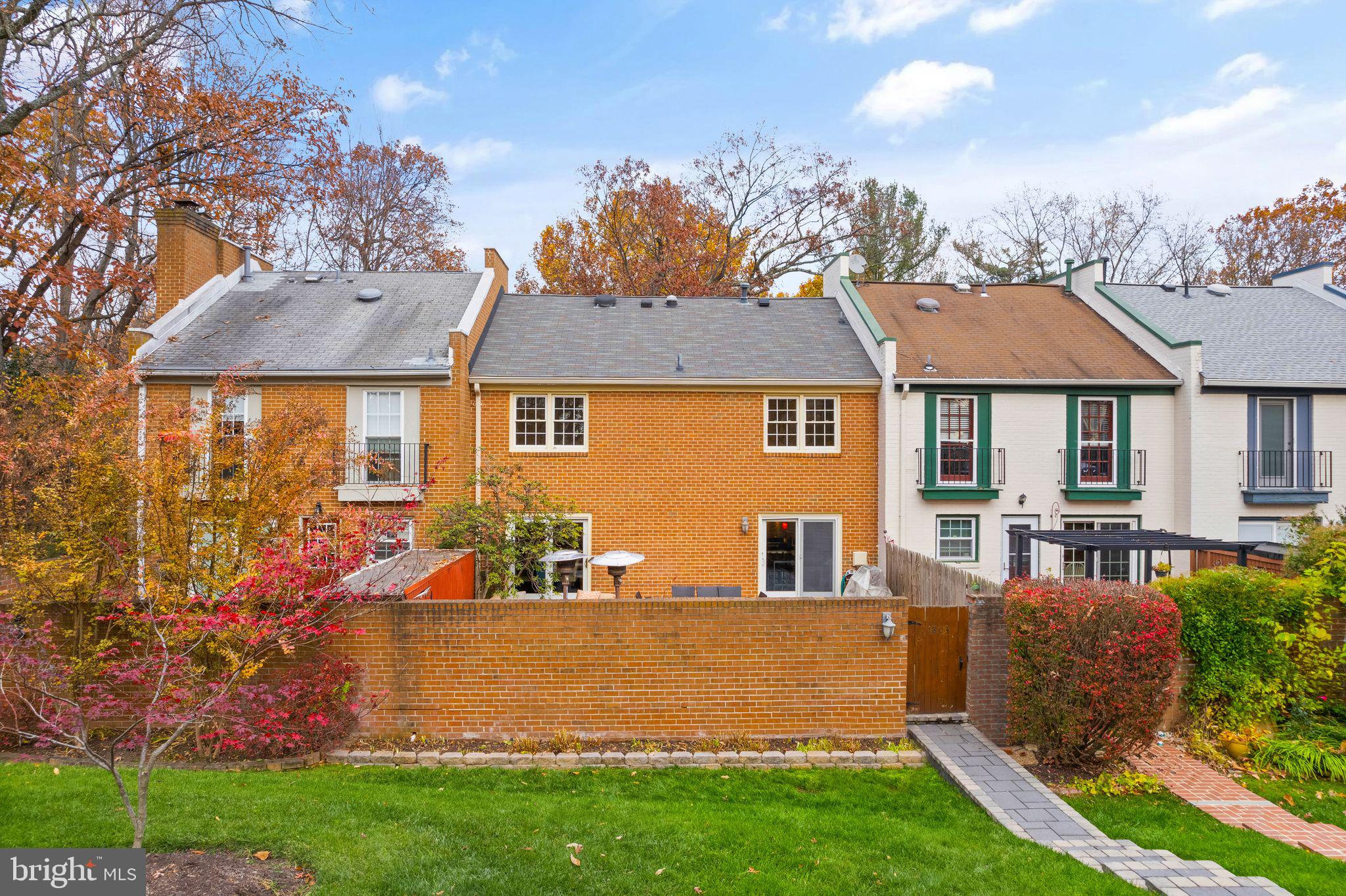 1803 Wainwright Drive Reston, VA 20190 - Photo 53 of 61 Exterior Rear