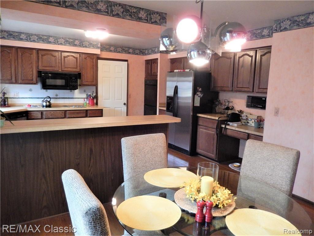 30760 Country Ridge Circle Farmington, MI 48331 - Photo 12 of 27 country10.jpg