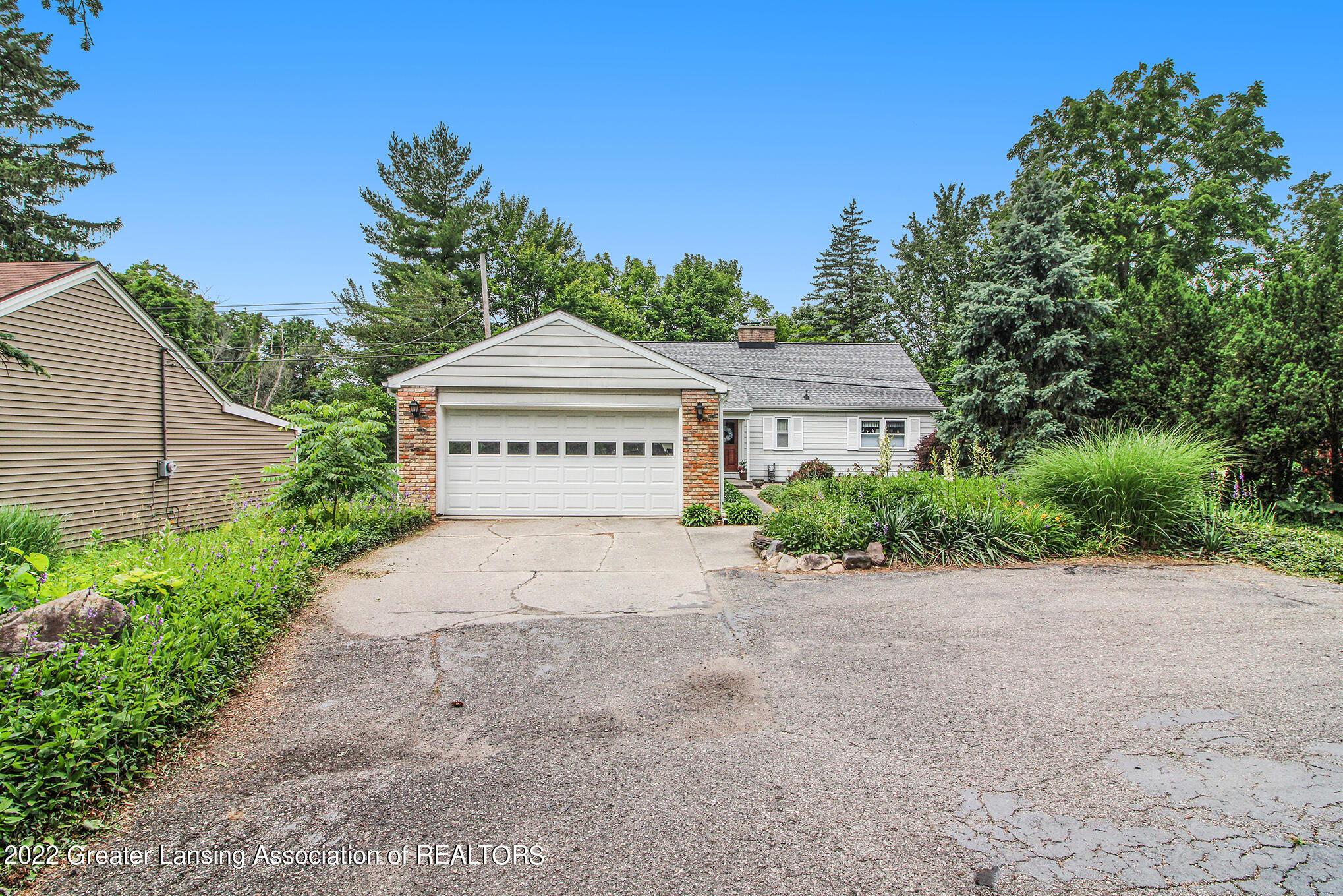 1121 North Waverly Road Lansing, MI 48917 - Photo 2 of 29 IMG_1569