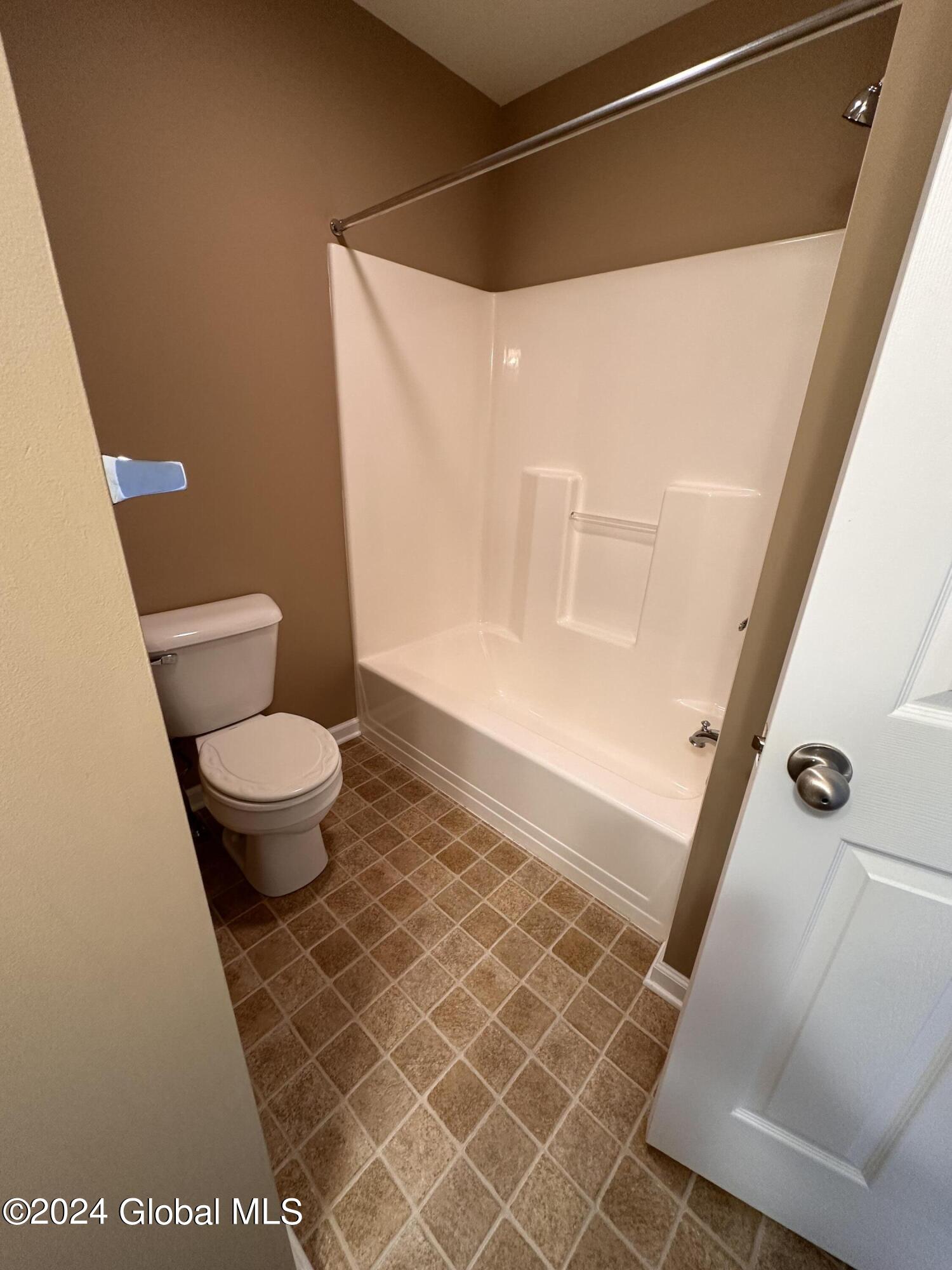 2000 Curry Road, Unit 23 Rotterdam, NY 12303 - Photo 13 of 20 IMG_2407