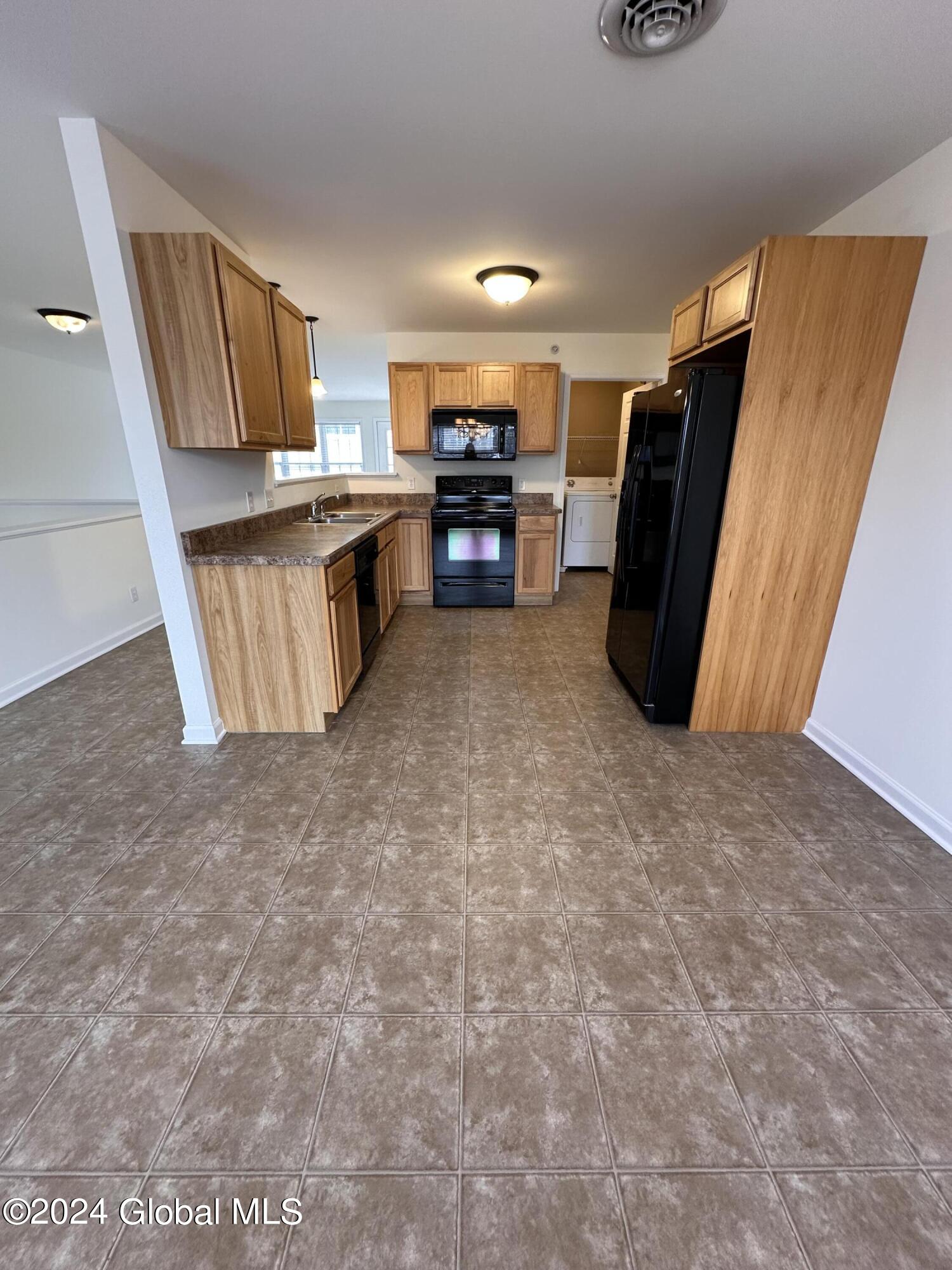 2000 Curry Road, Unit 23 Rotterdam, NY 12303 - Photo 6 of 20 IMG_2397