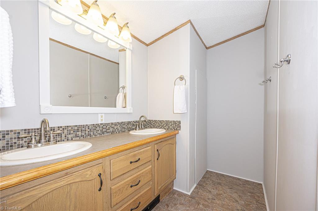 1204 Sawbriar Road Pinnacle, NC 27043 - Photo 21 of 30 Gallery Image 21